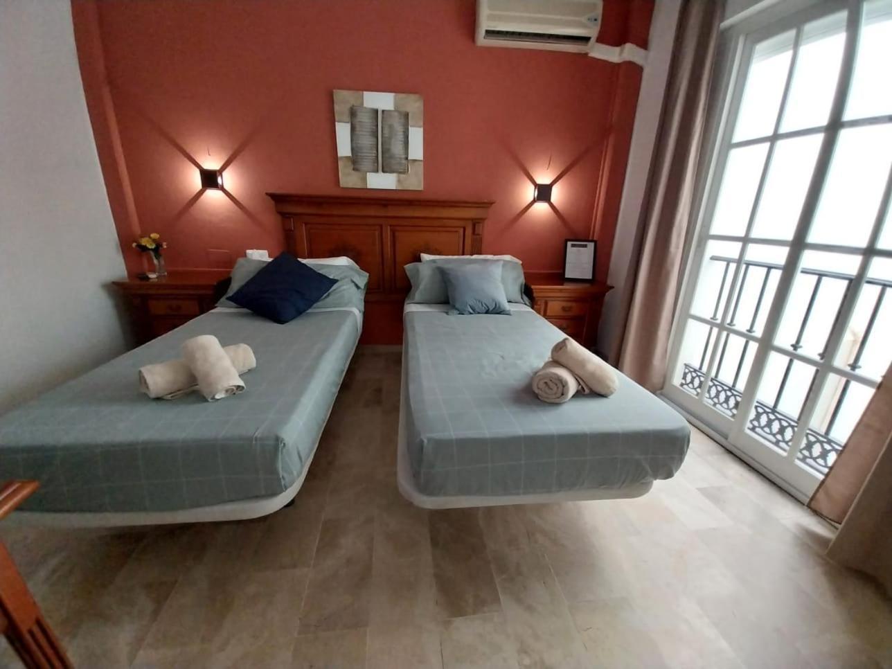 Hostal Montys Nerja Eksteriør billede