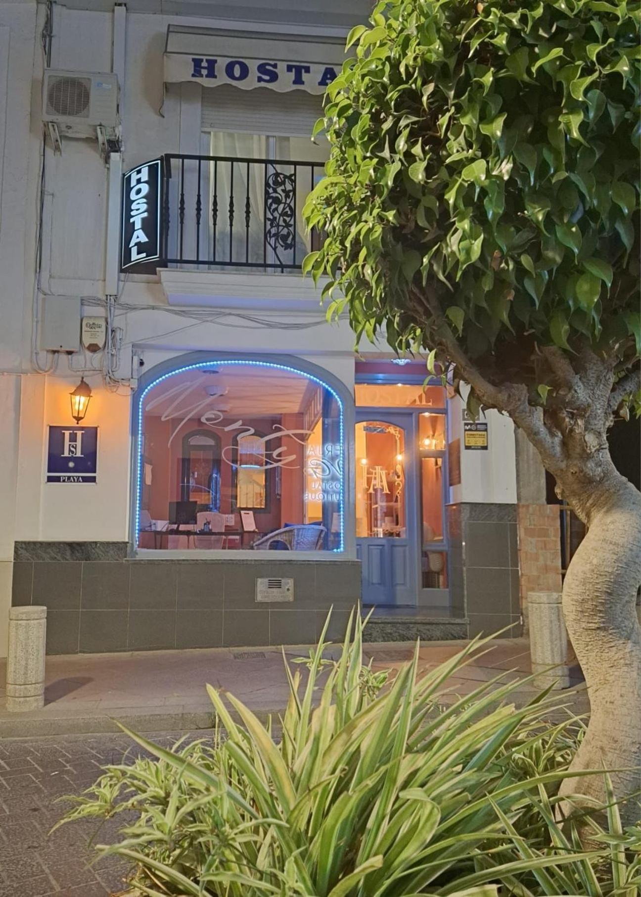 Hostal Montys Nerja Eksteriør billede