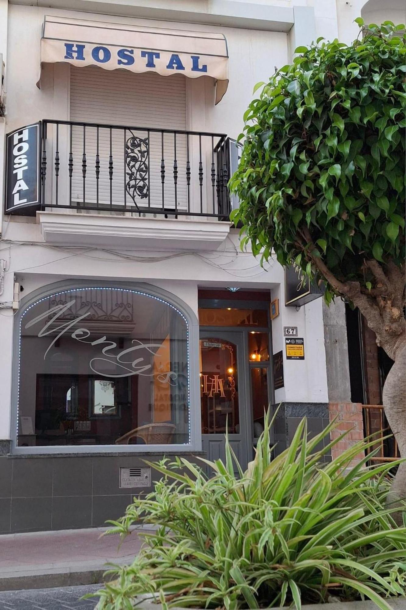 Hostal Montys Nerja Eksteriør billede