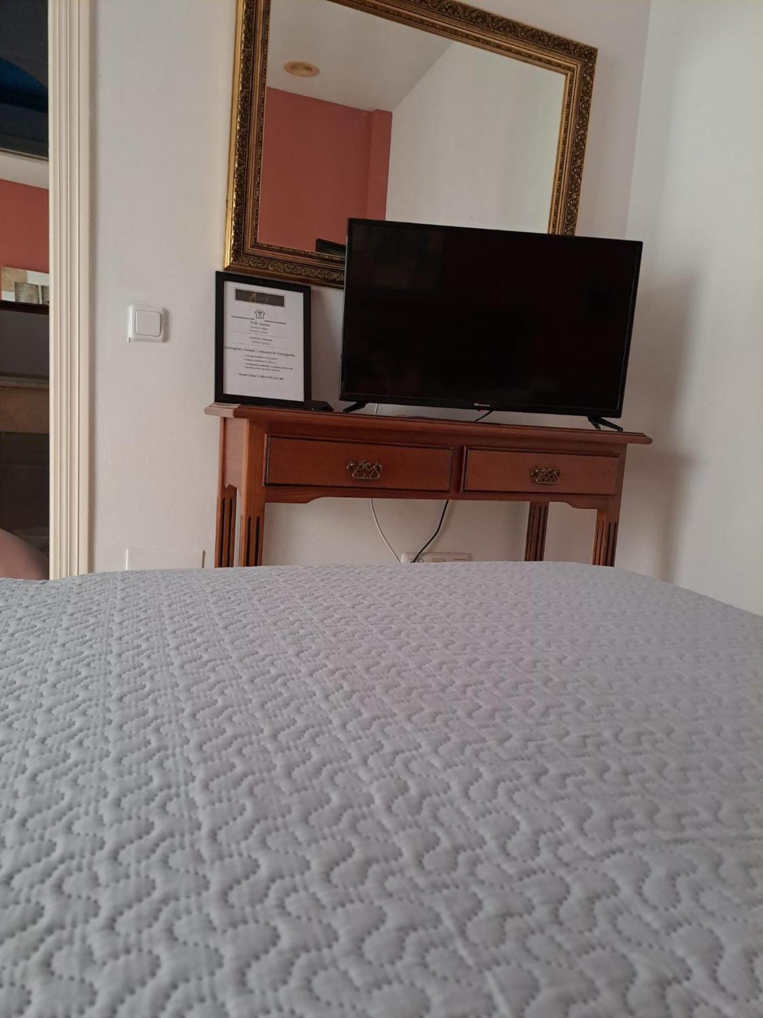 Hostal Montys Nerja Eksteriør billede
