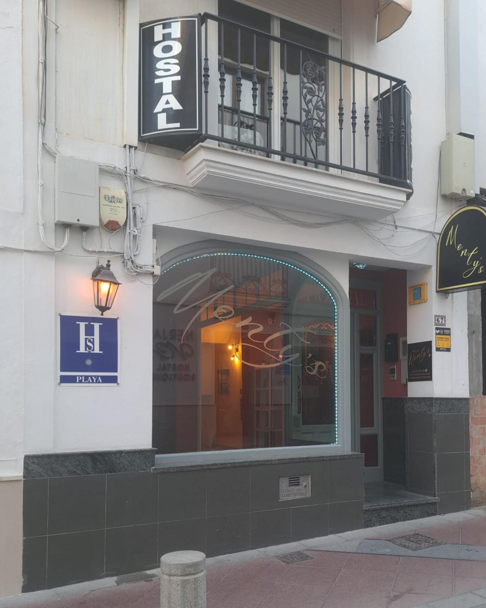 Hostal Montys Nerja Eksteriør billede