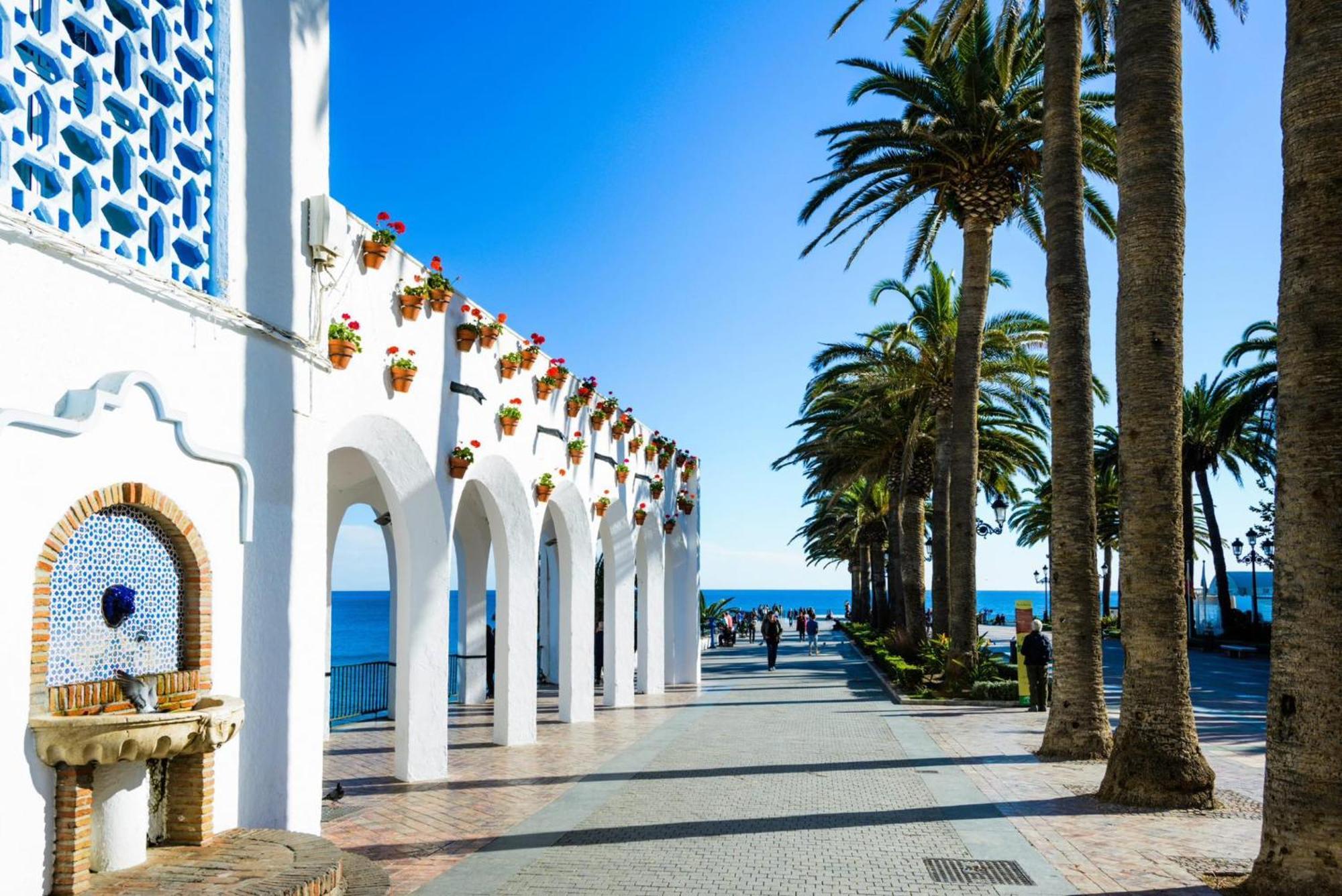 Hostal Montys Nerja Eksteriør billede