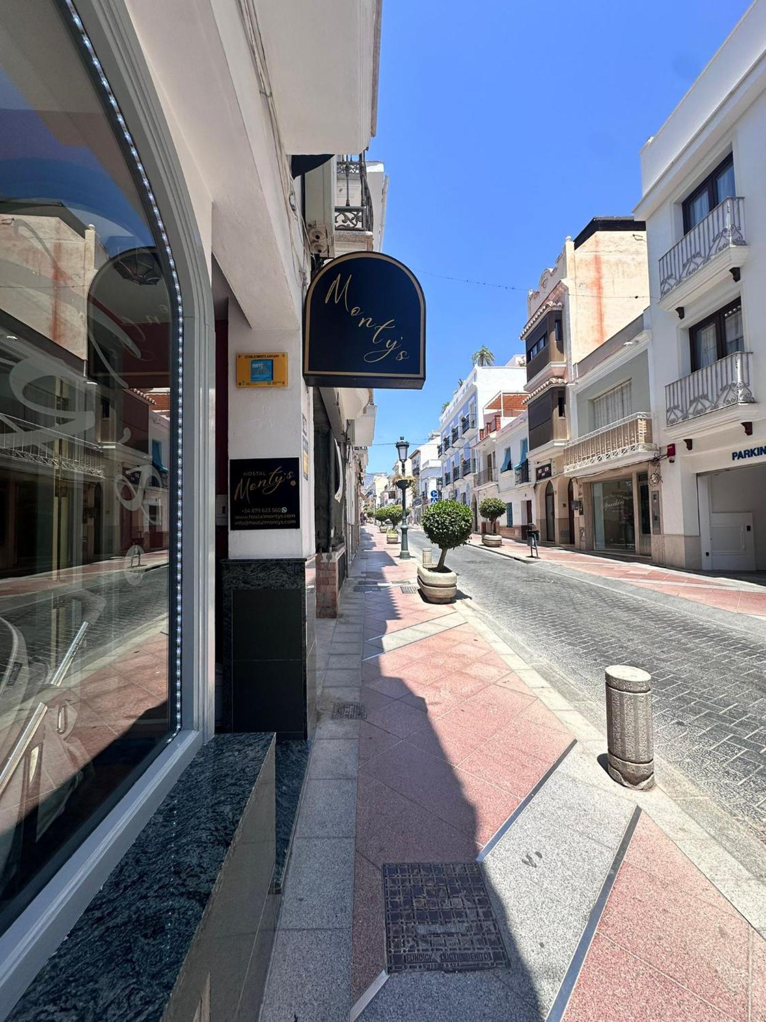 Hostal Montys Nerja Eksteriør billede