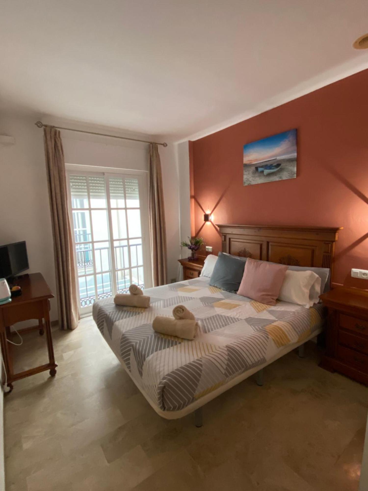 Hostal Montys Nerja Eksteriør billede
